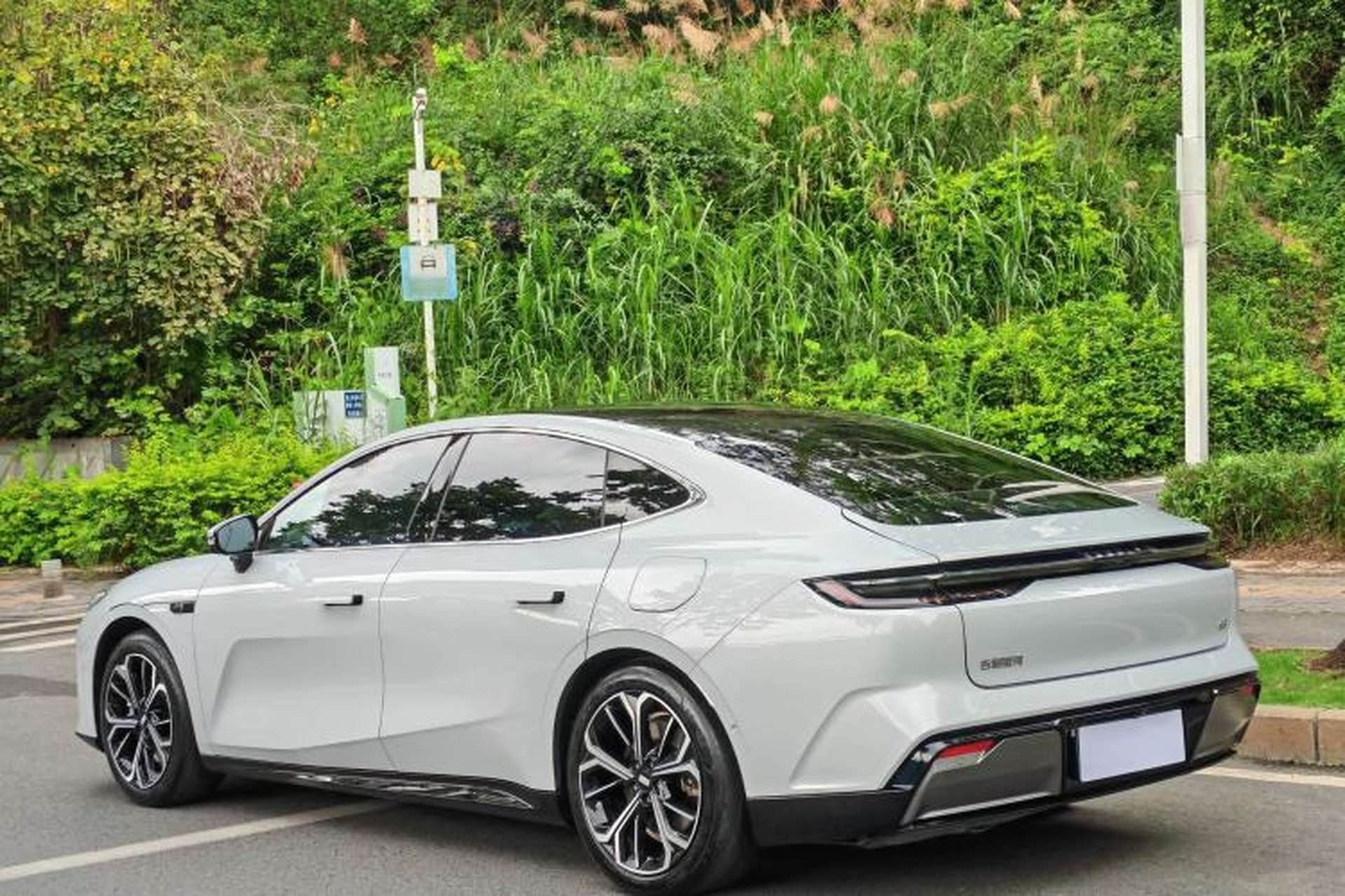 Used Geely Galaxy E8 2025 700 km Long-Range Intelligent Driving Version Exterior 7
