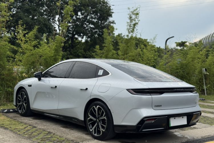 Used Geely Galaxy E8 2025 700 km Long-Range Intelligent Driving Version Exterior 7