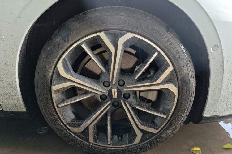 Used Geely Galaxy E8 2025 700 km Long-Range Intelligent Driving Version Exterior 7