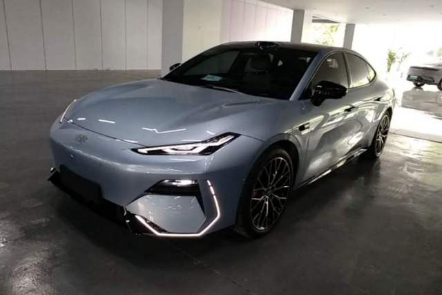 Used Geely Galaxy E8 2025 620 km All-Wheel Drive Starship LiDAR-Enabled Intelligent Driving Version