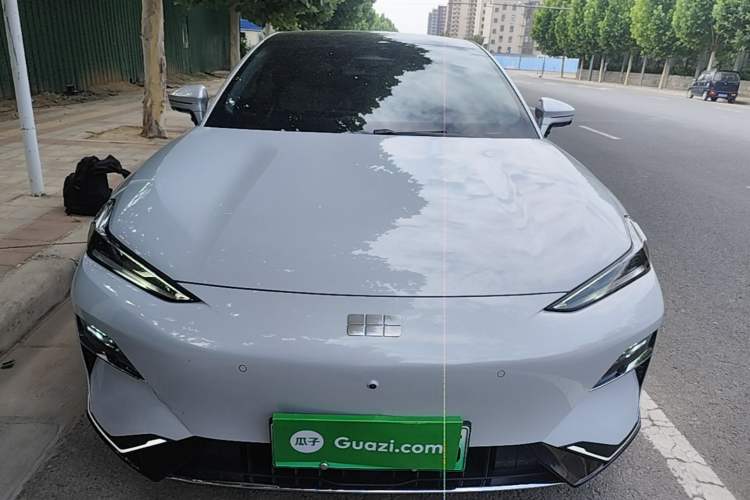 Used Geely Galaxy E8 2025 700 km Long-Range Intelligent Driving Version Front