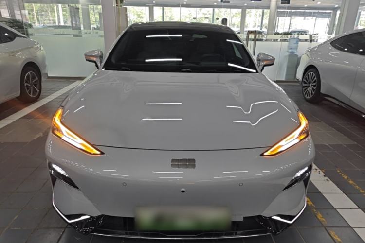 Used Geely Galaxy E8 2025 700 km Long-Range Intelligent Driving Version Front