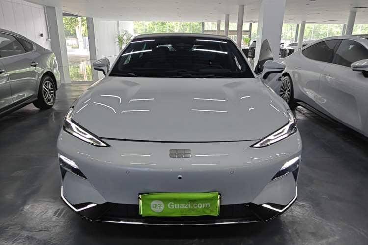 Used Geely Galaxy E8 2025 700 km Long-Range Intelligent Driving Version Front