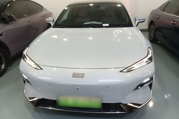 Used Geely Galaxy E8 2025 700 km Long-Range Intelligent Driving Version Front