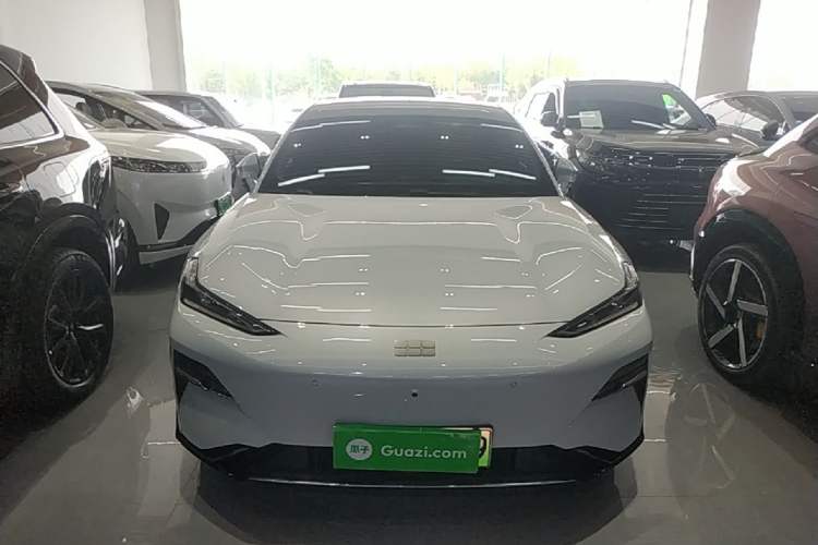 Used Geely Galaxy E8 2025 700 km Long-Range Intelligent Driving Version Front