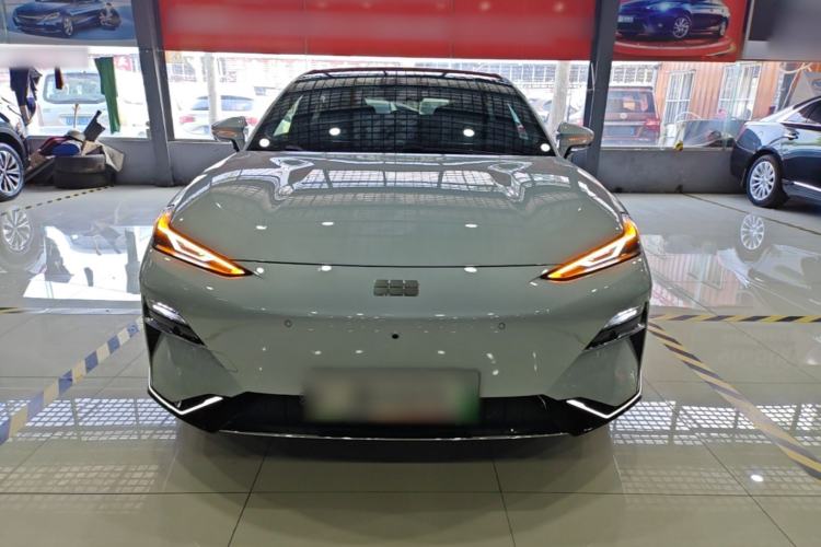 Used Geely Galaxy E8 2025 700 km Long-Range Intelligent Driving Version Front