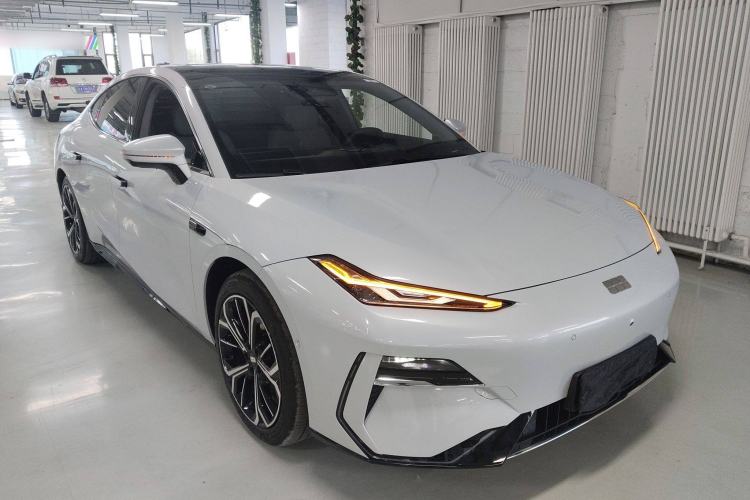 Used Geely Galaxy E8 2025 700 km Long-Range Intelligent Driving Version Front Right 45 Deg