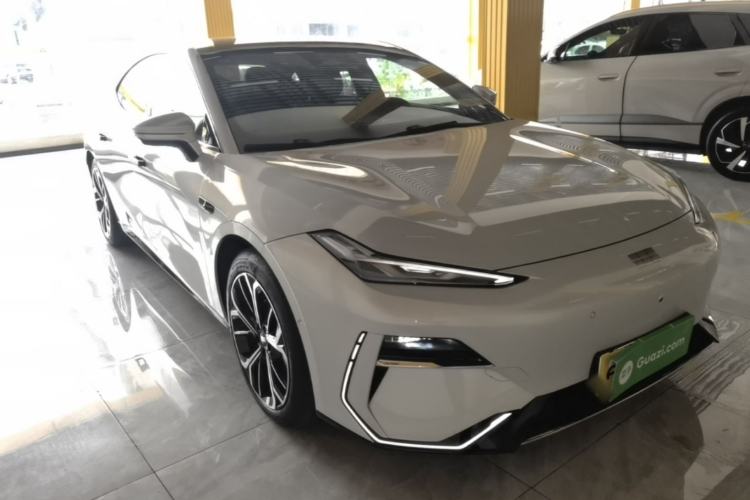 Used Geely Galaxy E8 2025 700 km Long-Range Intelligent Driving Version Front Right 45 Deg