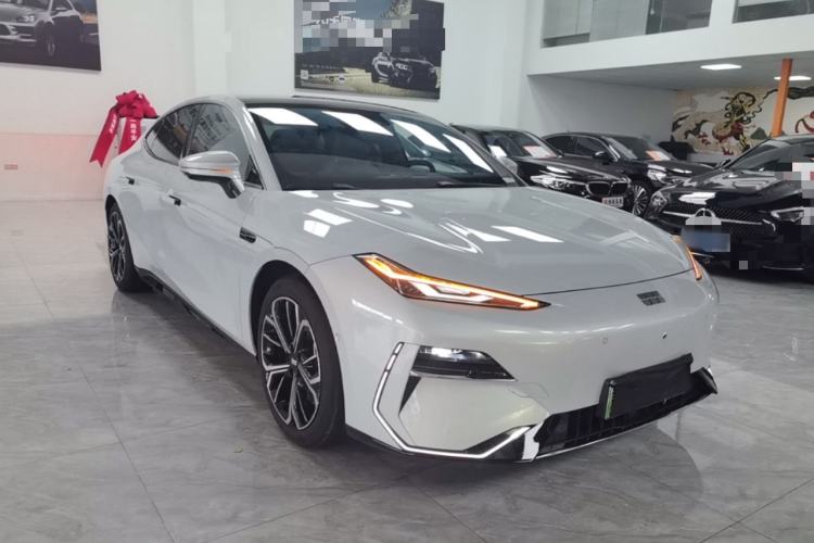Used Geely Galaxy E8 2025 700 km Long-Range Intelligent Driving Version Front Right 45 Deg