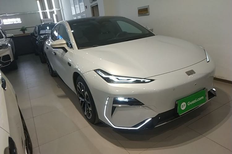 Used Geely Galaxy E8 2025 700 km Long-Range Intelligent Driving Version Front Right 45 Deg