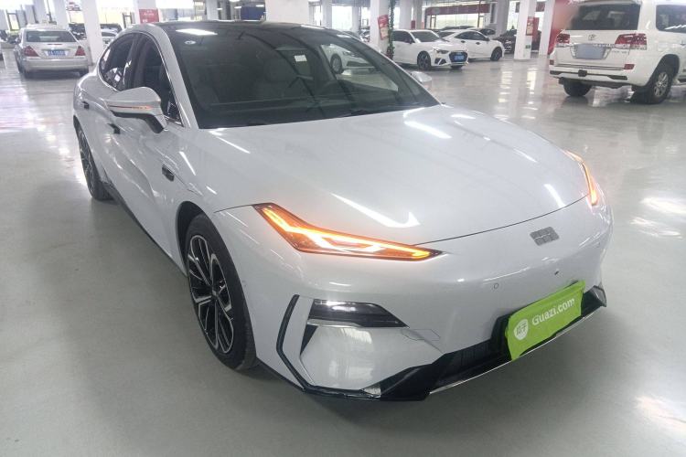 Used Geely Galaxy E8 2025 700 km Long-Range Intelligent Driving Version Front Right 45 Deg