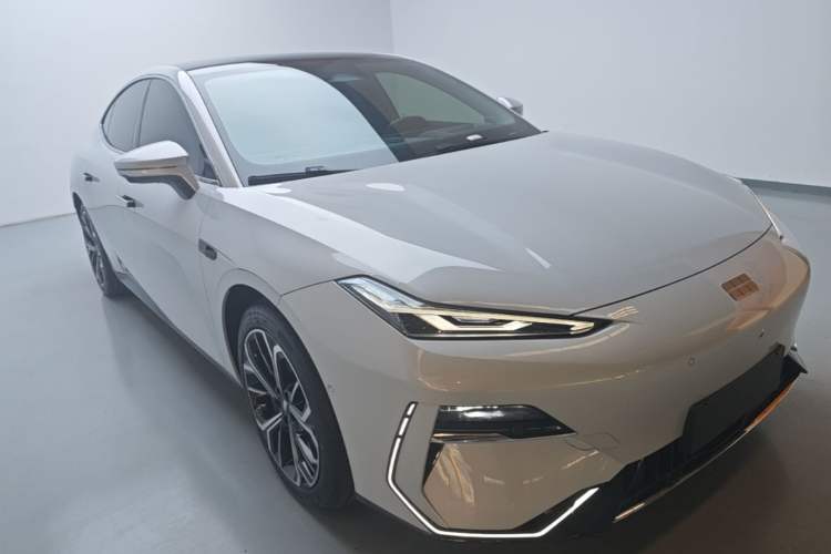 Used Geely Galaxy E8 2025 700 km Long-Range Intelligent Driving Version Front Right 45 Deg