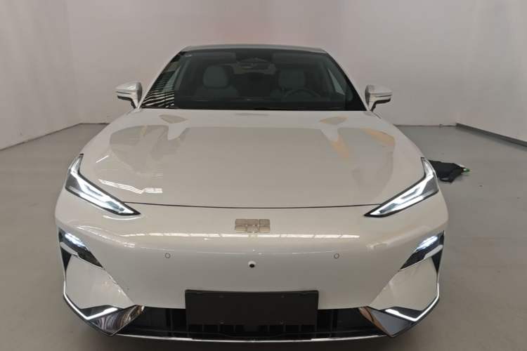 Used Geely Galaxy E8 2025 700 km Long-Range Intelligent Driving Version Front