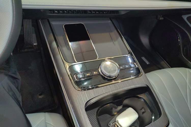 Used Geely Galaxy E8 2025 700 km Long-Range Intelligent Driving Version Gear Lever