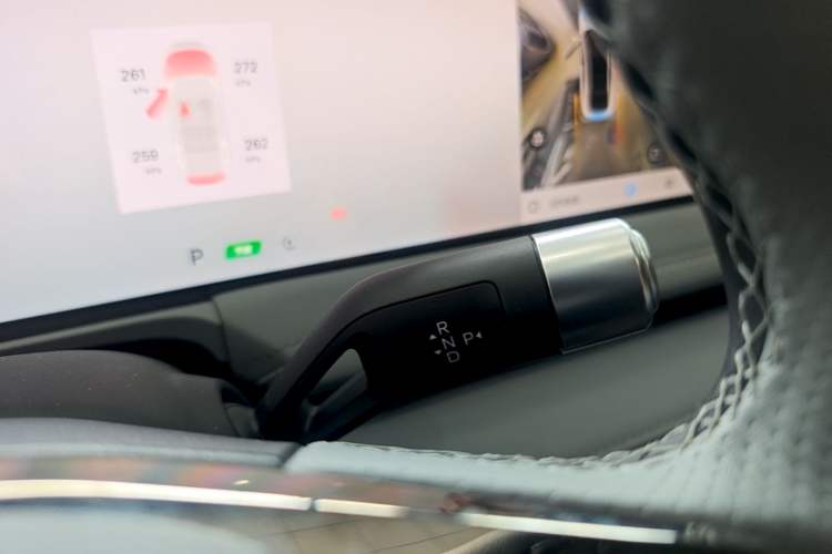 Used Geely Galaxy E8 2025 Model—610km Prestige Version Gear Lever