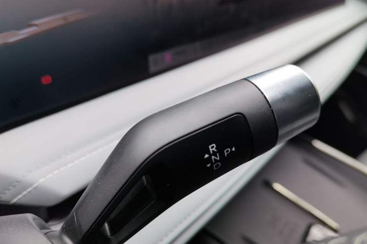 Used Geely Galaxy E8 2025 700 km Long-Range Intelligent Driving Version Gear Lever