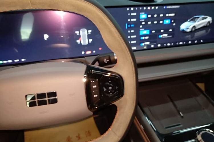 Used Geely Galaxy E8 2025 620 km All-Wheel Drive Starship LiDAR-Enabled Intelligent Driving Version Gear Lever