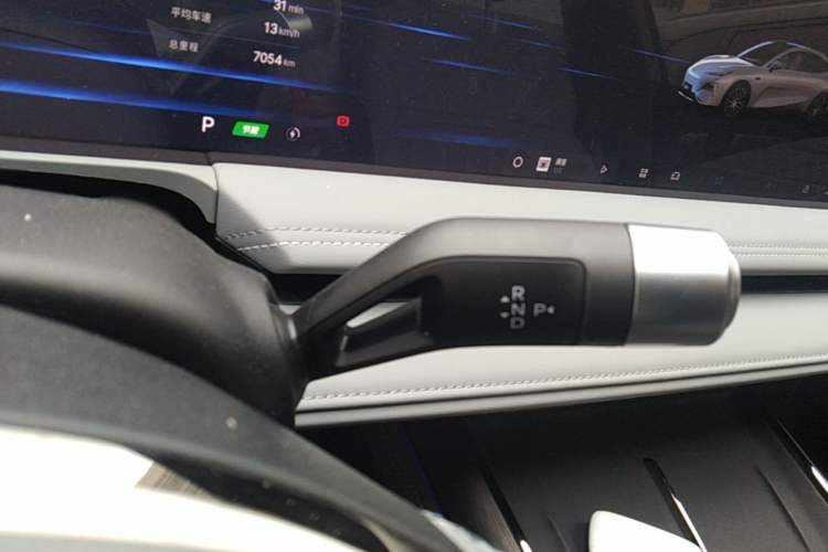 Used Geely Galaxy E8 2025 700 km Long-Range Intelligent Driving Version Gear Lever