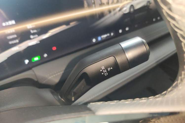 Used Geely Galaxy E8 2025 700 km Long-Range Intelligent Driving Version Gear Lever