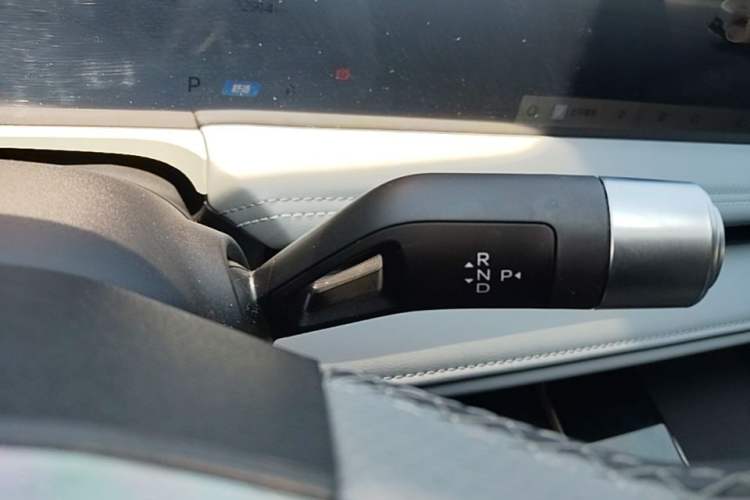 Used Geely Galaxy E8 2025 700 km Long-Range Intelligent Driving Version Gear Lever