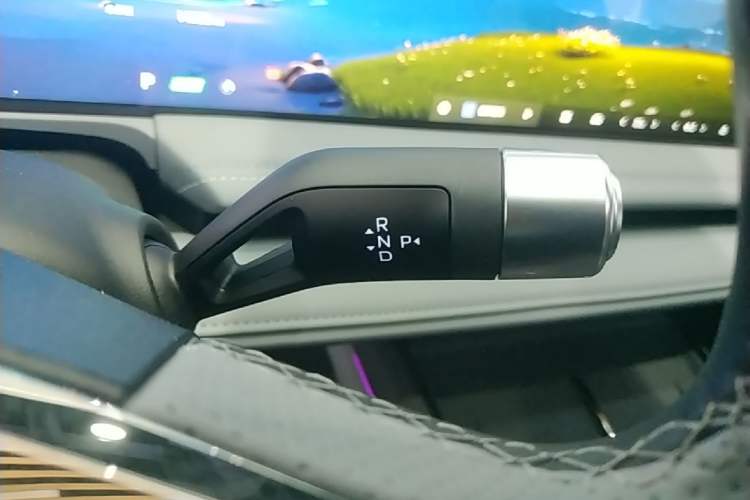 Used Geely Galaxy E8 2025 700 km Long-Range Intelligent Driving Version Gear Lever