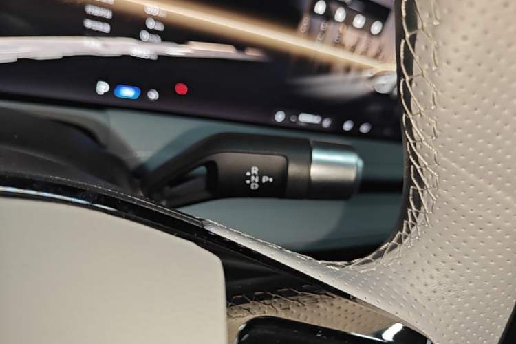 Used Geely Galaxy E8 2025 700 km Long-Range Intelligent Driving Version Gear Lever
