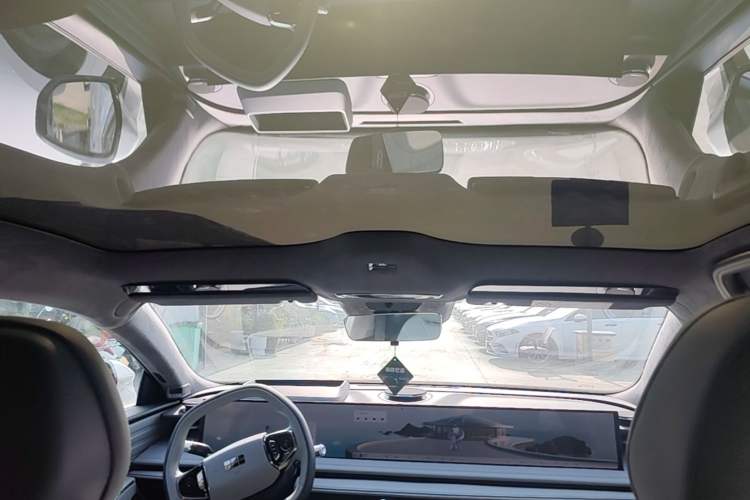 Used Geely Galaxy E8 2025 700 km Long-Range Intelligent Driving Version Headliner