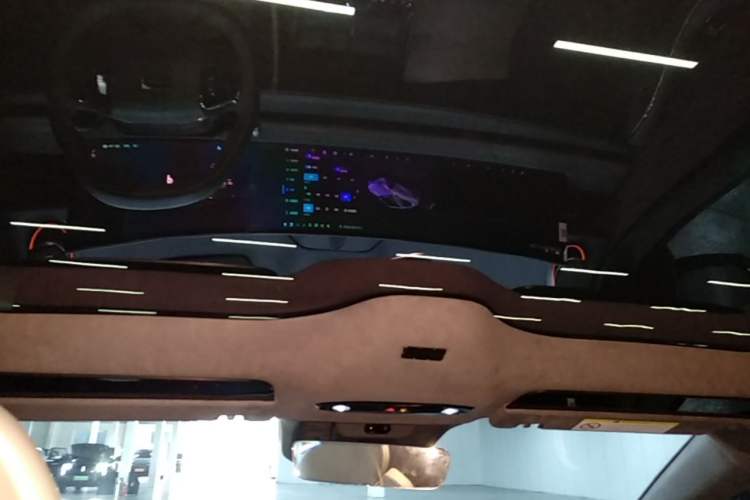 Used Geely Galaxy E8 2025 620 km All-Wheel Drive Starship LiDAR-Enabled Intelligent Driving Version Headliner