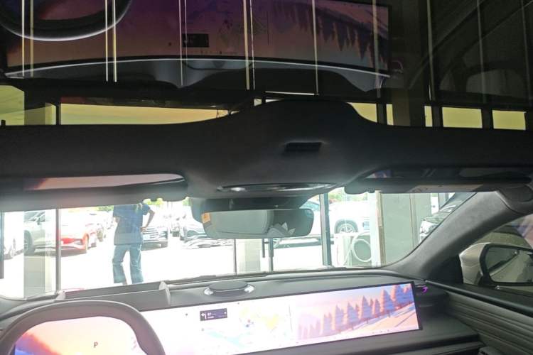 Used Geely Galaxy E8 2025 700 km Long-Range Intelligent Driving Version Headliner