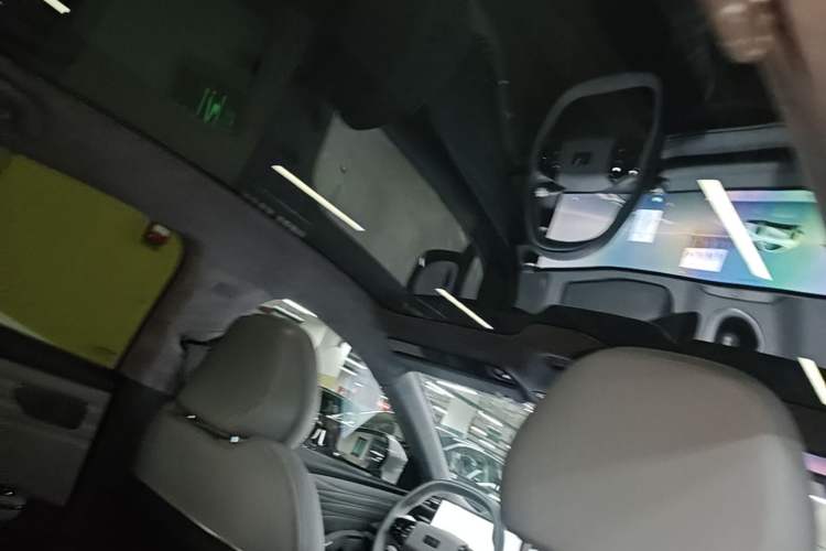 Used Geely Galaxy E8 2025 700 km Long-Range Intelligent Driving Version Headliner