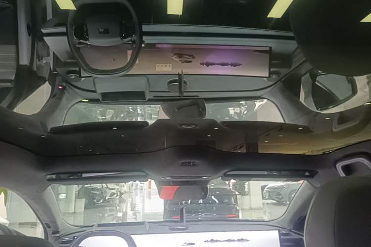 Used Geely Galaxy E8 2025 Model—610km Exploration+ Version Headliner