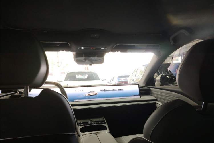 Used Geely Galaxy E8 2025 700 km Long-Range Intelligent Driving Version Headliner