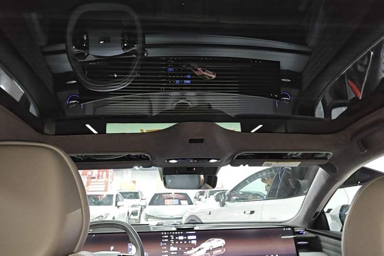 Used Geely Galaxy E8 2025 700 km Long-Range Intelligent Driving Version Headliner