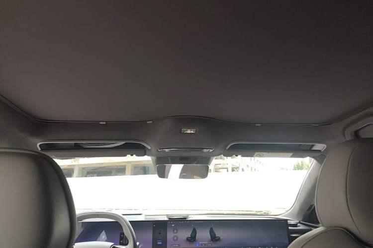Used Geely Galaxy E8 2025 700 km Long-Range Intelligent Driving Version Headliner