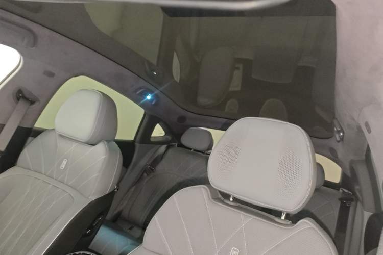 Used Geely Galaxy E8 2025 700 km Long-Range Intelligent Driving Version Headliner