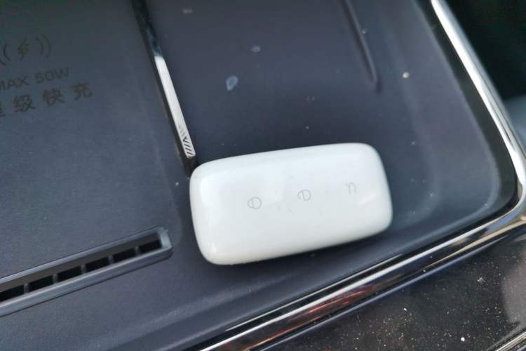 Used Geely Galaxy E8 2025 700 km Long-Range Intelligent Driving Version Interior 1