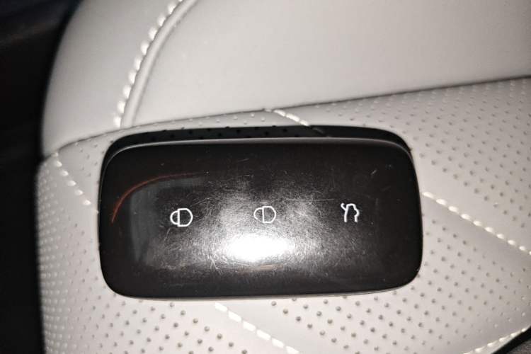 Used Geely Galaxy E8 2025 700 km Long-Range Intelligent Driving Version Interior 1