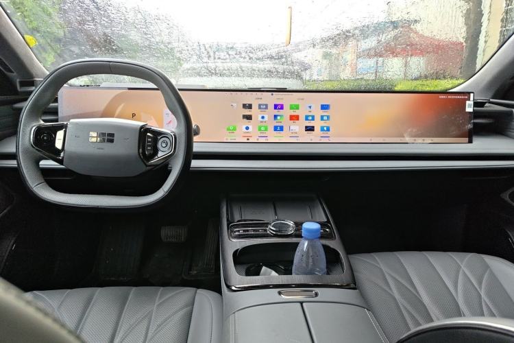 Used Geely Galaxy E8 2025 700 km Long-Range Intelligent Driving Version Interior 2