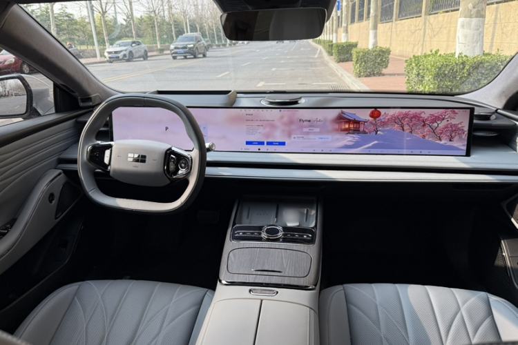 Used Geely Galaxy E8 2025 700 km Long-Range Intelligent Driving Version Interior 3