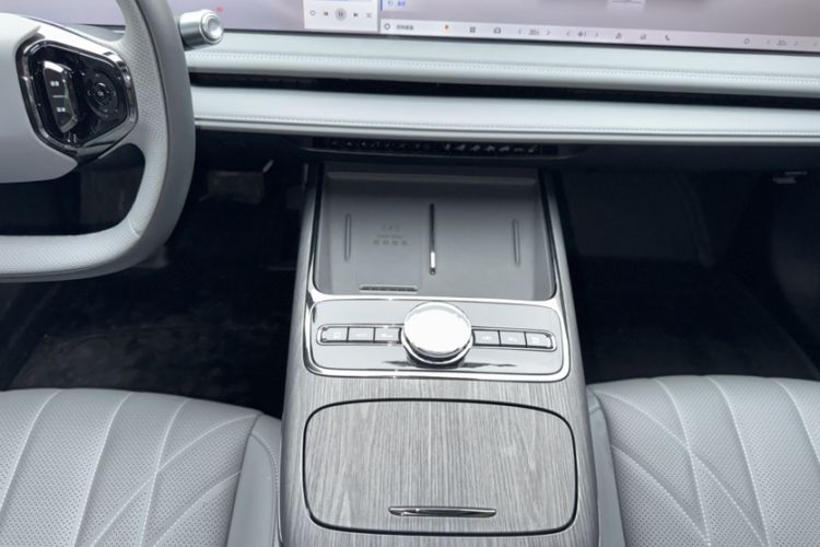 Used Geely Galaxy E8 2025 700 km Long-Range Intelligent Driving Version Interior 4