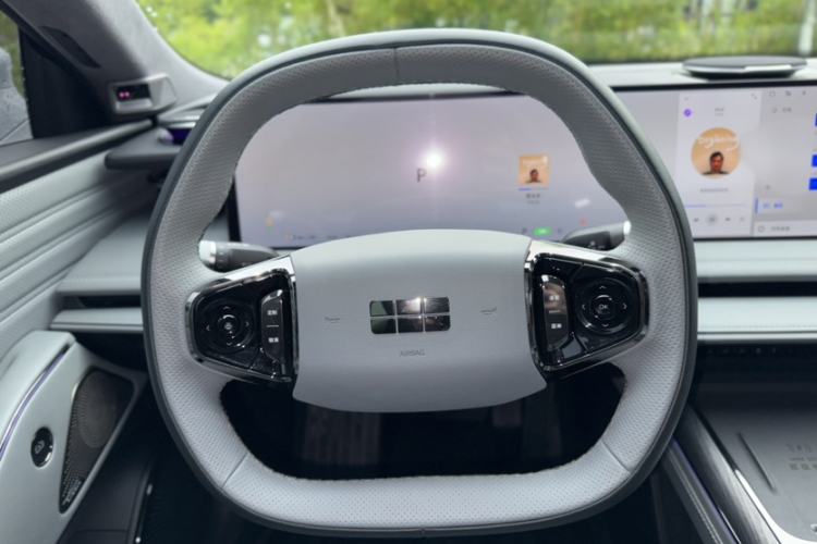 Used Geely Galaxy E8 2025 700 km Long-Range Intelligent Driving Version Interior 5