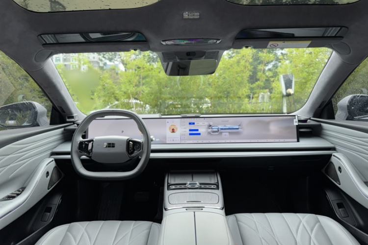 Used Geely Galaxy E8 2025 700 km Long-Range Intelligent Driving Version Interior 6
