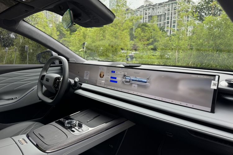 Used Geely Galaxy E8 2025 700 km Long-Range Intelligent Driving Version Interior 7