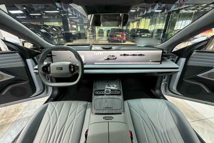 Used Geely Galaxy E8 2025 700 km Long-Range Intelligent Driving Version Interior 7