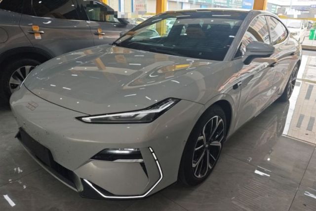 Used Geely Galaxy E8 2025 700 km Long-Range Intelligent Driving Version