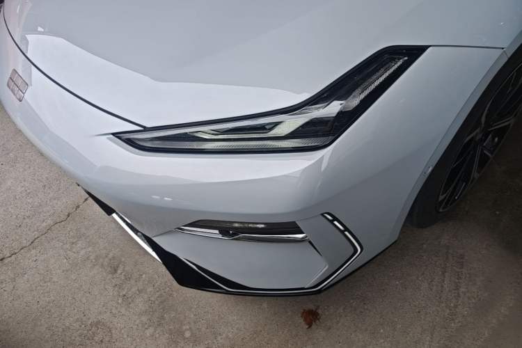 Used Geely Galaxy E8 2025 700 km Long-Range Intelligent Driving Version Left Front Headlight