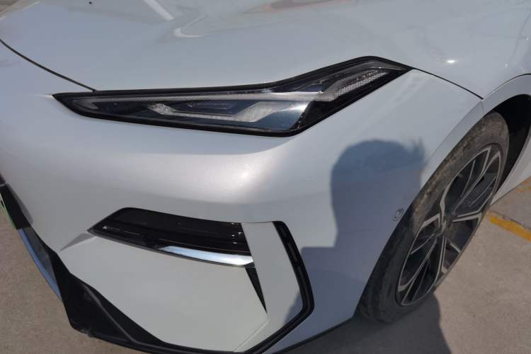 Used Geely Galaxy E8 2025 700 km Long-Range Intelligent Driving Version Left Front Headlight