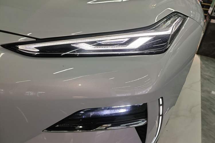 Used Geely Galaxy E8 2025 700 km Long-Range Intelligent Driving Version Left Front Headlight