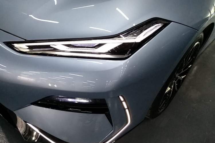Used Geely Galaxy E8 2025 620 km All-Wheel Drive Starship LiDAR-Enabled Intelligent Driving Version Left Front Headlight