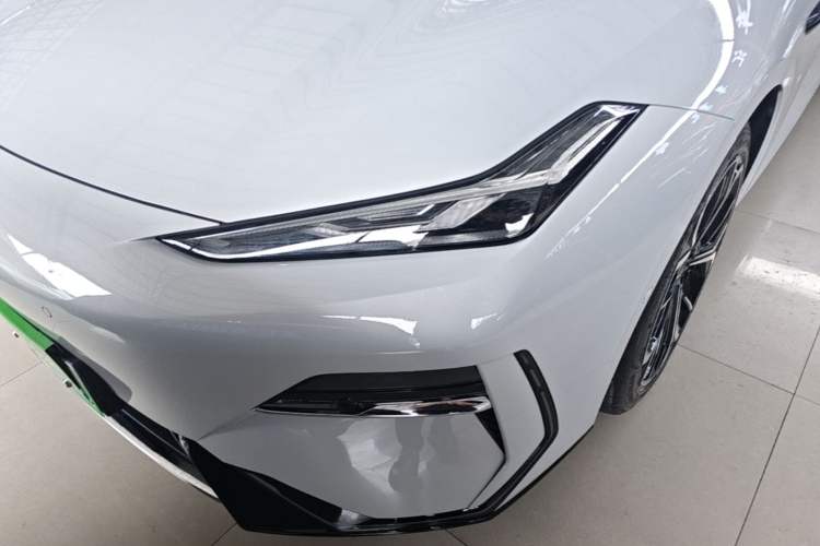 Used Geely Galaxy E8 2025 700 km Long-Range Intelligent Driving Version Left Front Headlight